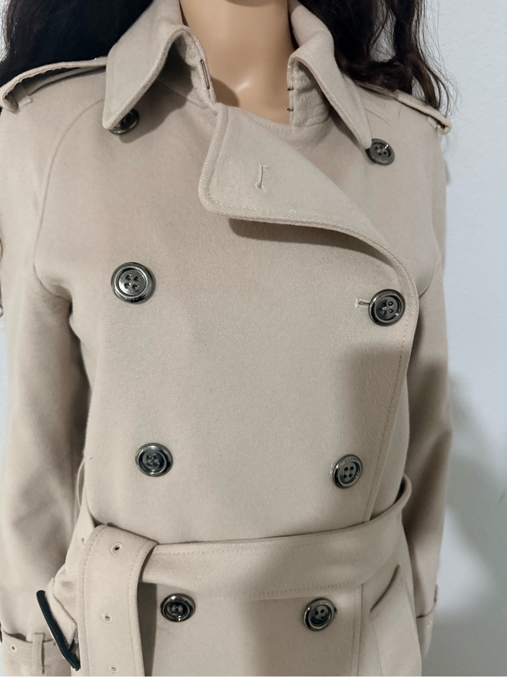 Burberry Beige Short Kensington Double-Breasted Trench Coat - Picture 10 of 13
